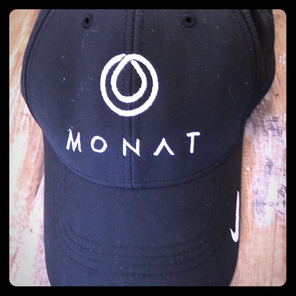 monat nike hat